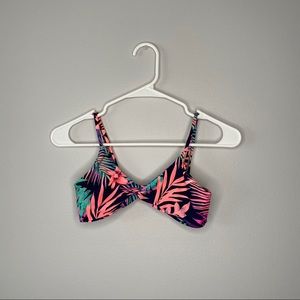 🛑SOLD🛑 Blackbough Tona Twist Top in Miami Nights